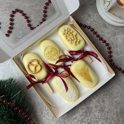 Муссовые чизкейки эскимо на Новый год с клубничной начинкой