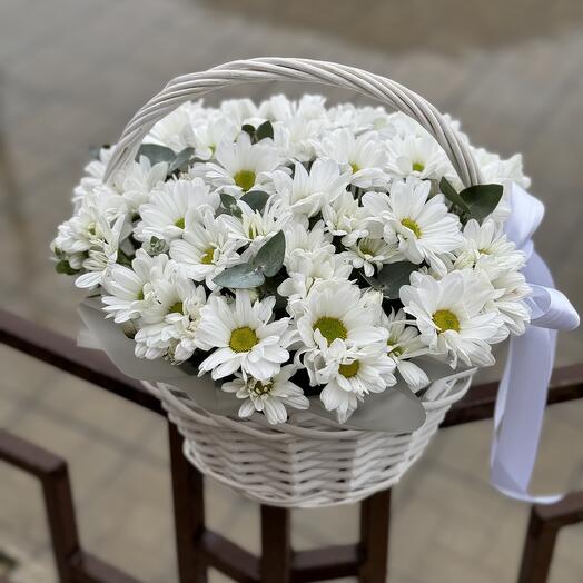 Корзина с ромашками