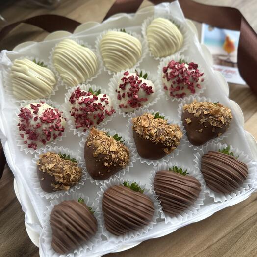 Клубника в шоколаде набор 16 шт