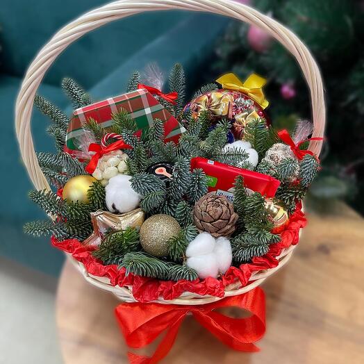 Новогодняя корзина размер М