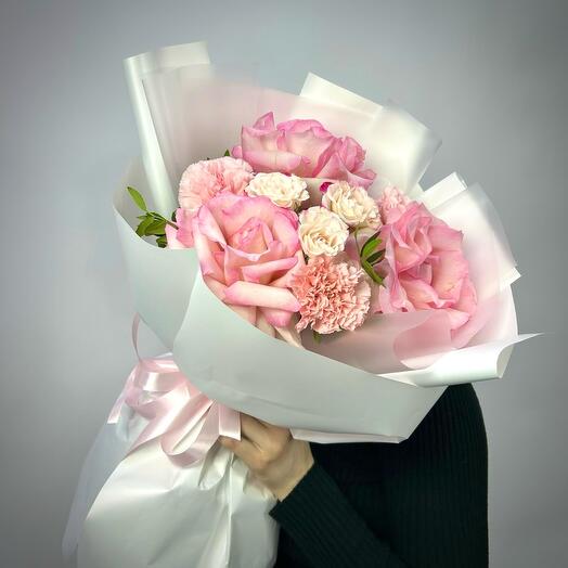 Bouquet of French rose and dianthus