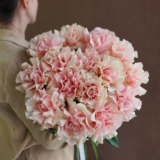 Монобукет из 15 французских розовых роз под ленту