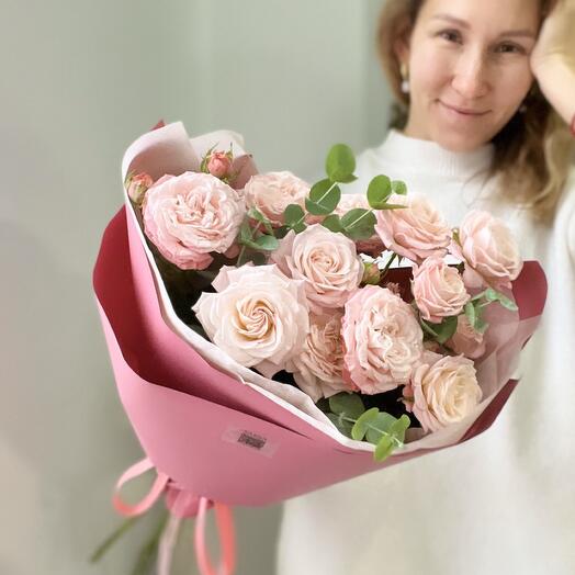 Ramo de rosas peonías