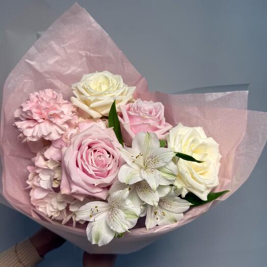 Ramo prefabricado de autor ( Hortensia, rosas, alstroemeria)