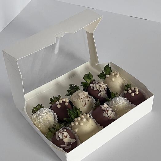 Клубника в молочном/белом шоколаде 10 ягод