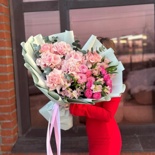 🎁Ramo de autor "Grandeza" con rosas, alstroemeria y rosas arbustivas