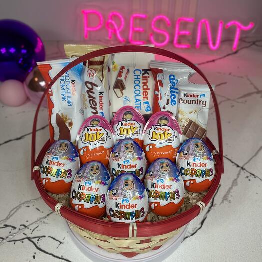 Корзина с Киндерами, большой микс