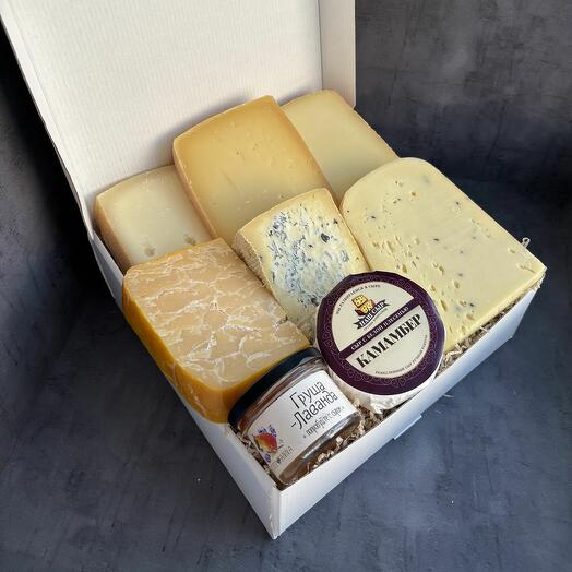 Вкусный подарочный набор сыров "Презент" миди