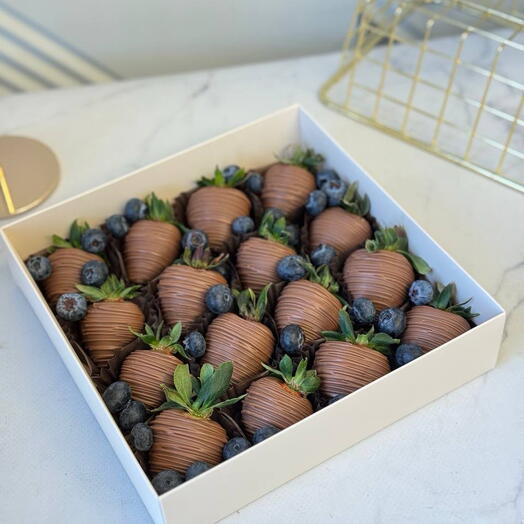 Акция от Vivienne Sabo Клубника в молочном шоколаде с голубикой 16-20шт