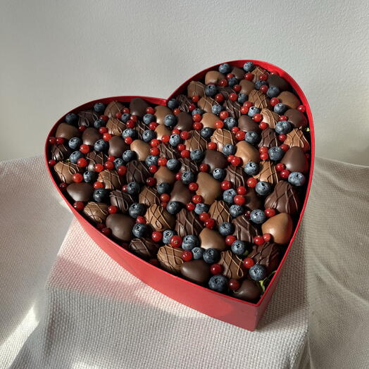 Клубника в шоколаде "Сердце XXL"