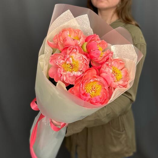 5 пионов корал шарм меняющих цвет