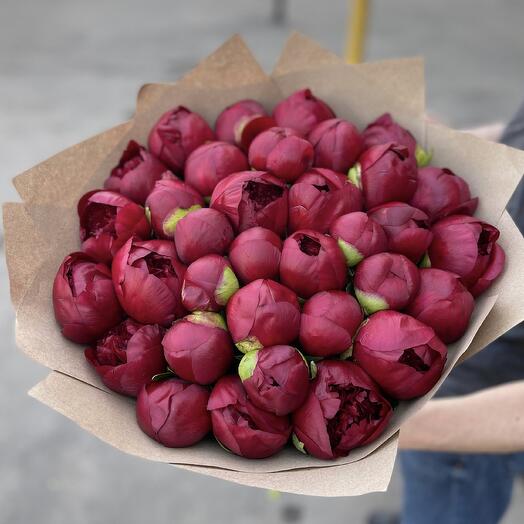 Букет из 35 пионов