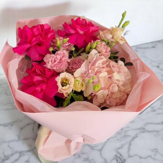 Chloe – Elegant Pink Floral Bouquet