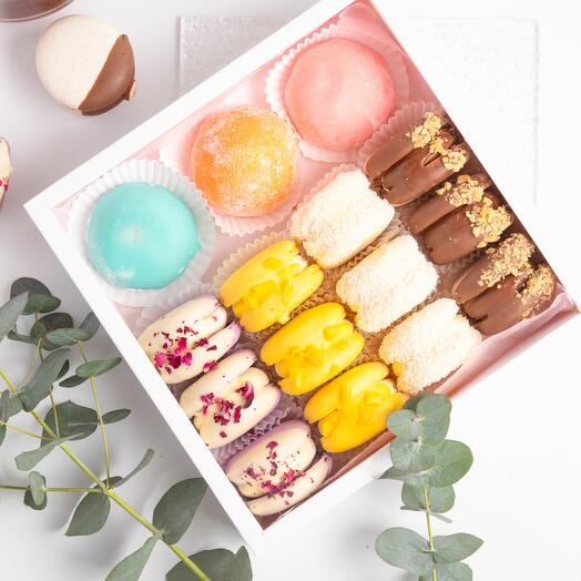 Набор макаронс и моти