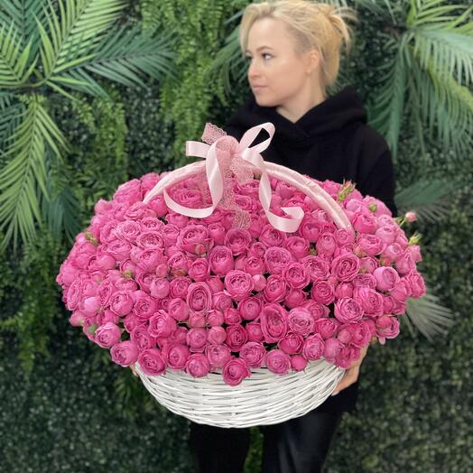 Корзина из 101 пионовидной кустовой розы «Самой, самой♥️»