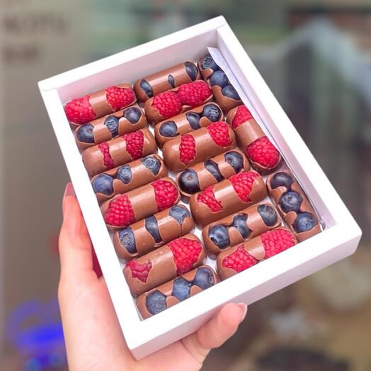 Малина и голубика в шоколаде батончики