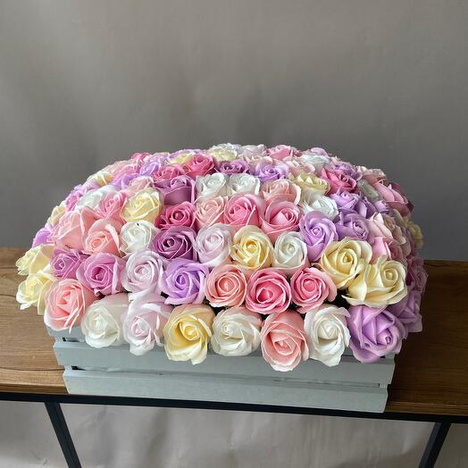 Ящик с розами 101 шт, розы микс, розы из мыла