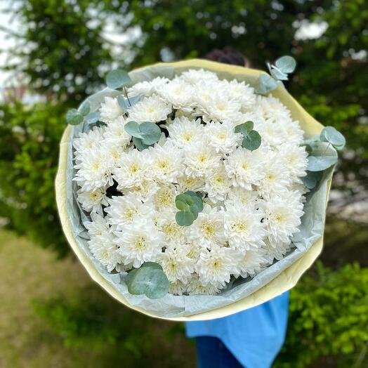 Букет белых хризантем