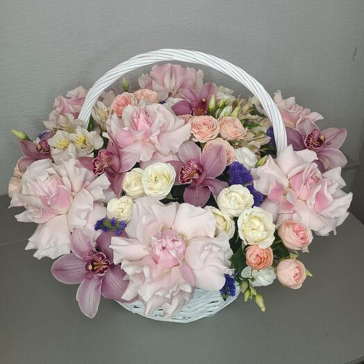 Корзина с французскими розами и экзотикой 💕