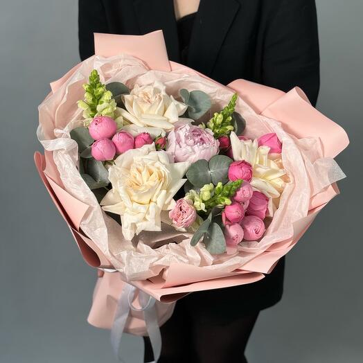 St bouquet 197 with pink peony, French peony roses
