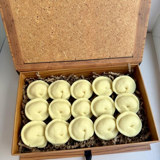 Пельмешки из белого шоколада с миндалем( коробка рандомная )