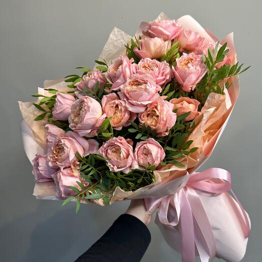 «Джульетта» букет из пионовидных роз с фисташкой