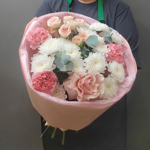 Букет "Офелия " с французской розой, хризантемой и диантусами