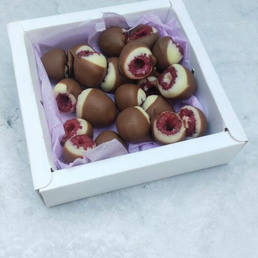 Малина в двойном шоколаде 150 грамм