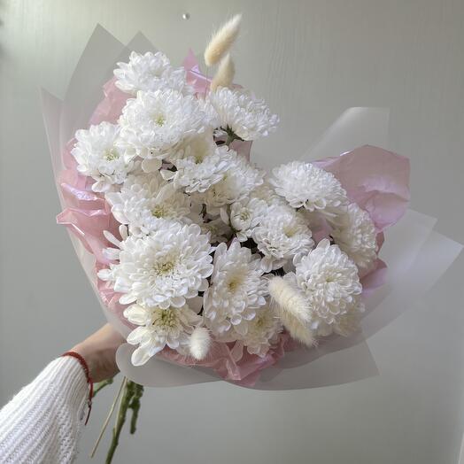 Монобукет из 3 белых кустовых хризантем