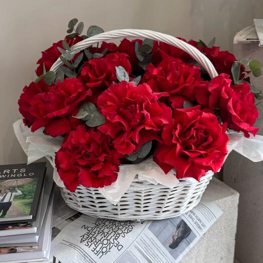 Корзина с французскими розами