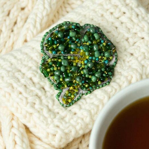 Брошь клевер