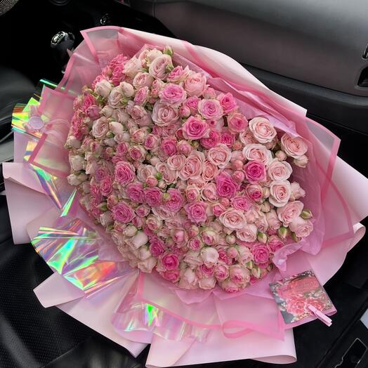 Нежный микс букет из кустовых роз 💕