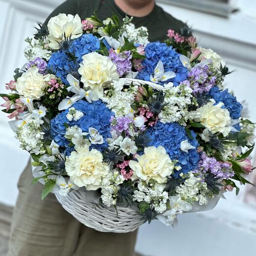 Сборная корзина с гортензией