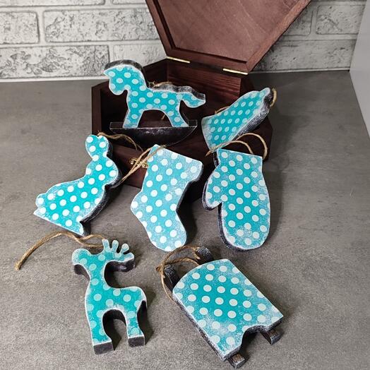 Набор ёлочных игрушек из дерева