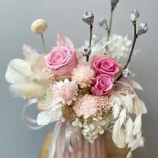 Интерьерная композиция из стабилизированных цветов Розовая