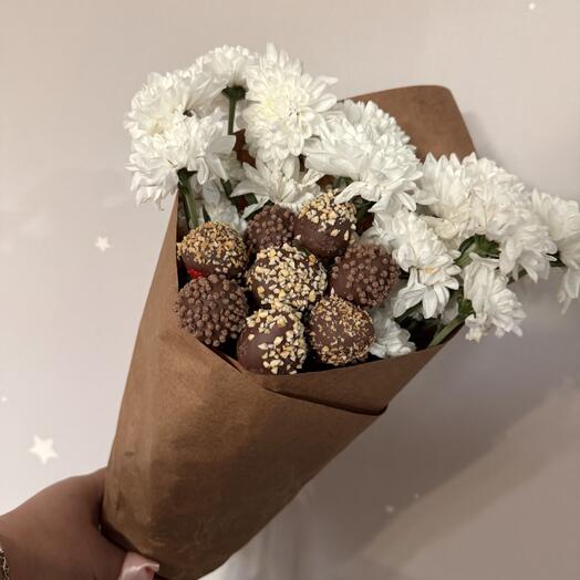 Клубника в шоколаде и хризантемы