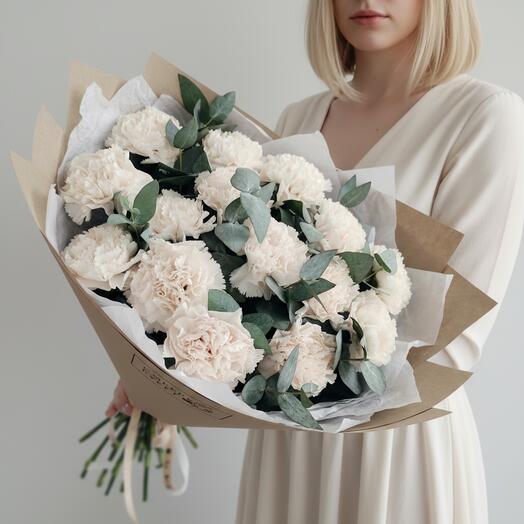 Соберу букет 🌿227 ( 15 кремовых гвоздик с эвкалиптом )