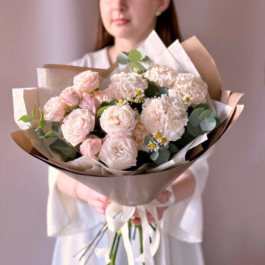 Крем брюле для любимой. Букет с кустовыми розами