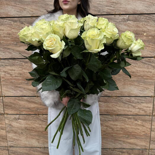 Моно букет белых роз 25 штук