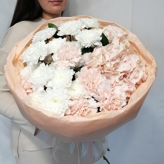 🍑Стильный букет "PERVOЦВЕТ" из гортензии, диантусов и кустовых хризантем в нежном оформлении