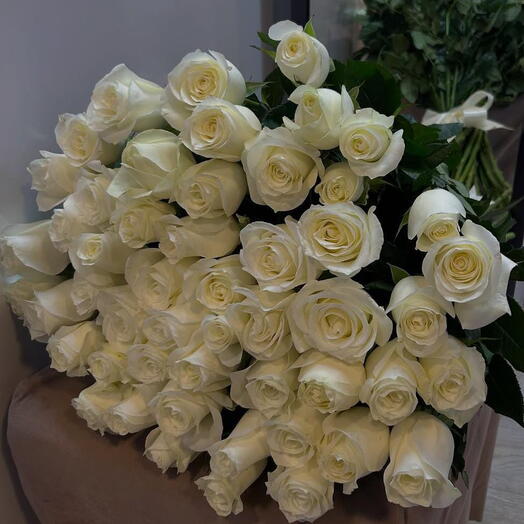 Длинные белые розы 51 шт