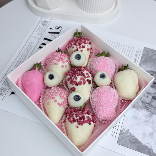 Chocolate-covered strawberries and blueberries /set / gift