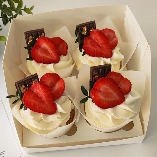 Cupcakes de vainilla con fresas