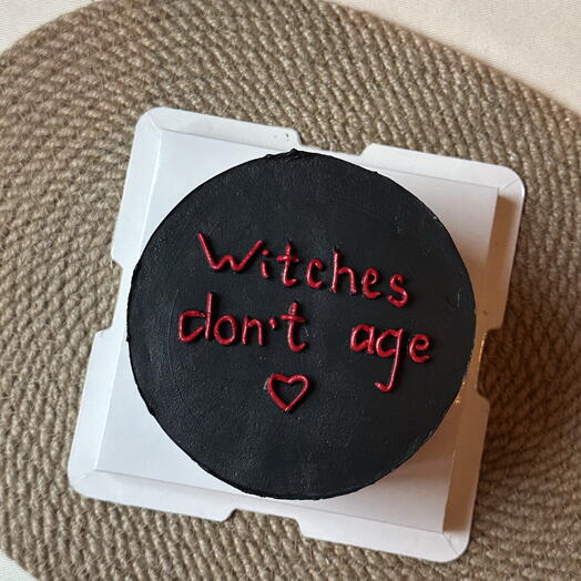 Бенто торт с надписью «witches don t age»