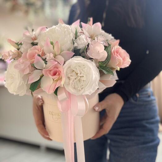 Интерьерная композиция в розовых тонах