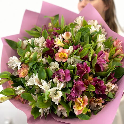Яркий большой букет из альстромерий🌸