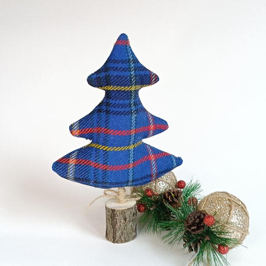 Елочка интерьерная в клетчатом стиле
