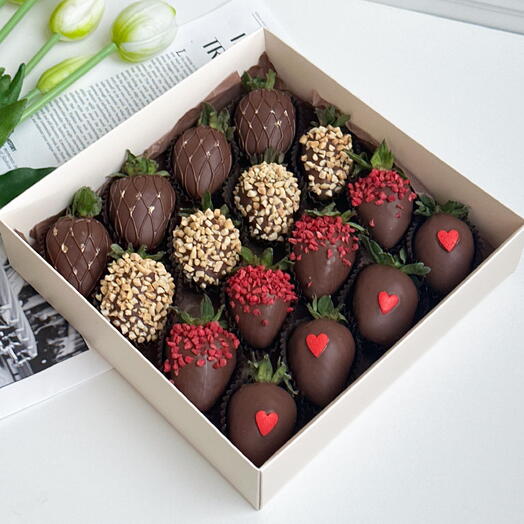 Клубника в шоколаде 16-20 ягод N57