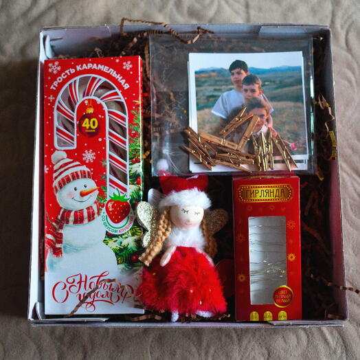 Подарочный новогодний  набор с Вашими фотографиями, карамелью , елочной игрушкой , свечкой