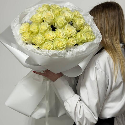 Букет из 25-ти белых роз